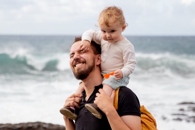 Táta a dítě | foto: Pexels,  CC0 1.0