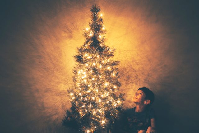 Poslechněte si celý rozhovor o vánoční naději a rady Dalibora Špoka,  jak prožít svátky dobře | foto: Jeswin Thomas,  Pexels,  Licence Pexels