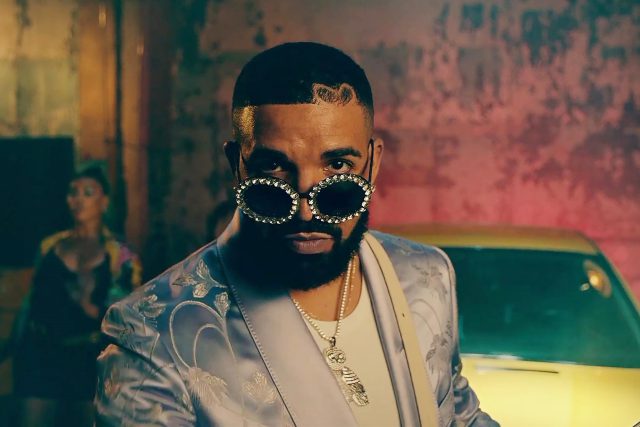Drake v klipu k tracku Way 2 Sexy | foto: Profimedia