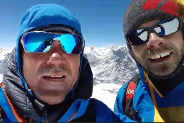 Marek Holeček a Zdeněk Hák úspěšně dokončili sestup z hory Chamlang | foto: Mára Holeček