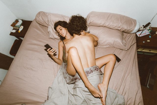 „Single lidé mají často představu,  že až se dostanou do vztahu,  porno nebudou potřebovat, “ vysvětluje Lupton,  který sám bojoval se závislostí na pornu i v manželství  (ilustrační foto) | foto: Pexels,  CC0 1.0