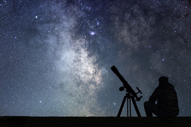 Vzkaz putoval vesmírem 16 minut,  než jej úspěšně zachytily tři observatoře  (ilustrační foto) | foto: Shutterstock