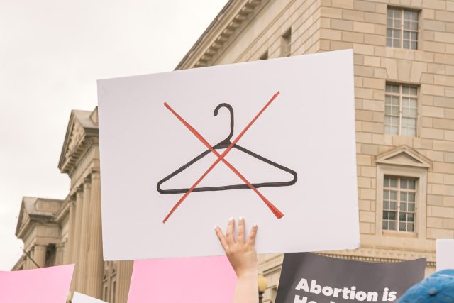 Právo na potrat by mohlo být zakotveno ve francouzské ústavě | foto: Gayatri Malhotra,  Unsplash,  Licence Unsplash