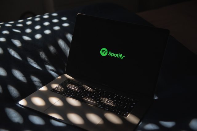 „Spotify se opravdu stalo bankomatem pro gangy, “ uvedl policejní vyšetřovatel | foto: Unsplash,  Licence Unsplash
