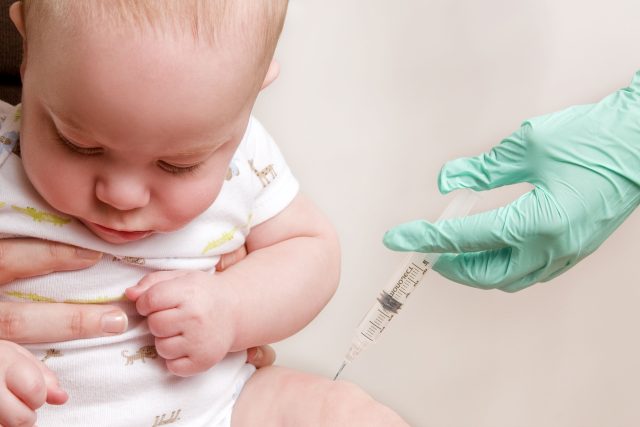 dítě - mimino - u doktora - očkování | foto: Pixnio,  CC0 1.0