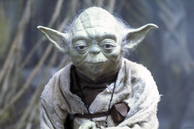 Mistr Yoda ještě jako loutka ve filmu Star Wars: Epizoda V – Impérium vrací úder | foto: Profimedia