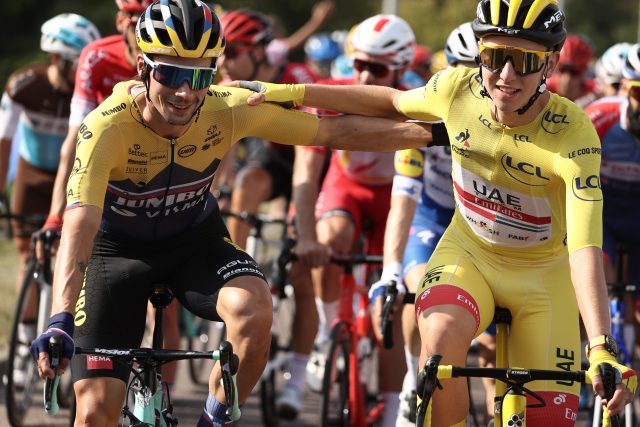 Primož Roglič a Tadej Pogačar na Tour de France 2020 | foto: Profiedia
