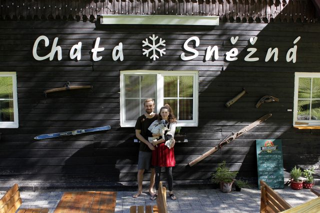 Mladí provozovatelé horské chaty Sněžná hledají klid v přírodě | foto: Ondřej Šebestík,  Český rozhlas