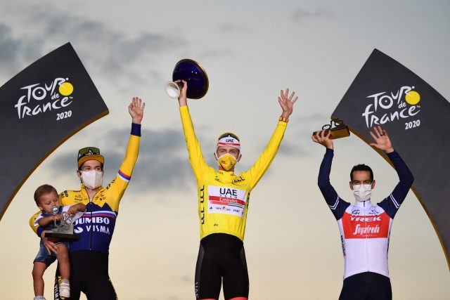 Vítěz Tour de France 2020 Tadej Pogačar,  na druhém místě skončil Primož Roglič a na třetím Richie Porte | foto: Profimedia