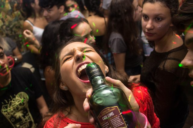 Zatímco v jiných zemích je alkoholismus považován za problém,  v Česku,  když nepijete,  ptají se vás,  co s vámi je | foto: Pexels,  CC0 1.0