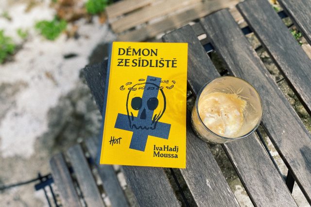Kniha Ivy Hadj Moussy Démon ze sídliště | foto: Jonáš Zbořil,  Český rozhlas