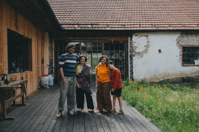 Klimešovi se usadili ve stodole | foto: Petr Polák,  Studio Petrohrad