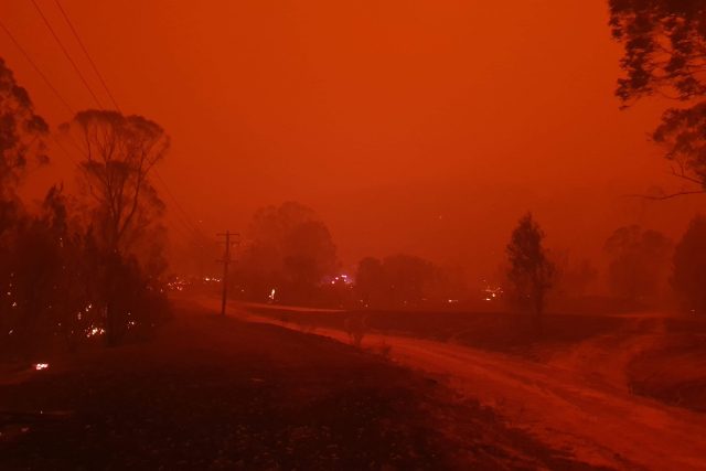 Obří požáry sužují Austrálii | foto: ČTK/AP/Siobhan Threlfall