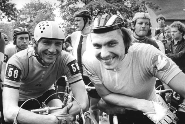 Estonský cyklista Aavo Pikkuus  (vpravo),  vítěz Závodu míru v roce 1977 | foto: Bundesarchiv,  CC BY-SA 3.0 DE