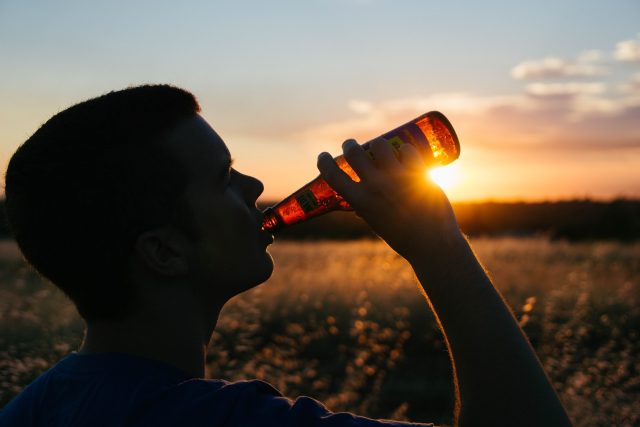 Alkohol,  pití alkoholu,  konzumace alkoholu,  pivo | foto: StockSnap,  Pixabay,  CC0 1.0