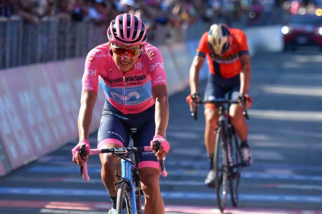 Richard Carapaz v cíli 20. etapy. Růžový trikot se mu podařilo udržet až do konce Giro d'Italia. | foto: Alessandro di Meo,  ČTK/AP
